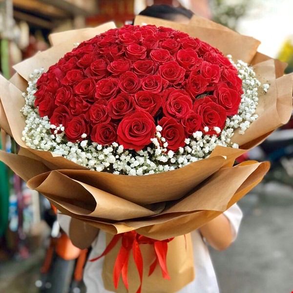 Ngôn Ngữ Tình Yêu Qua 99 Đóa Hồng Rực Rỡ